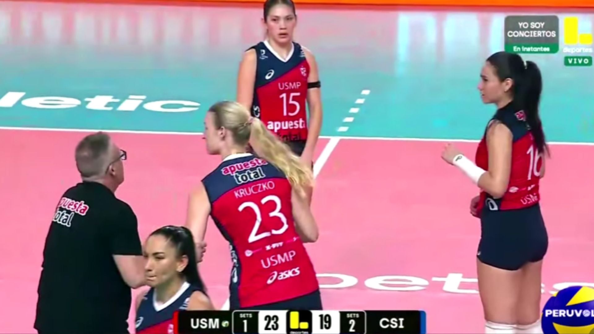 El error de Guilherme Schmitz que le costó los puntos ante Circolo. Crédito: Latina TV/Perú Vóley.