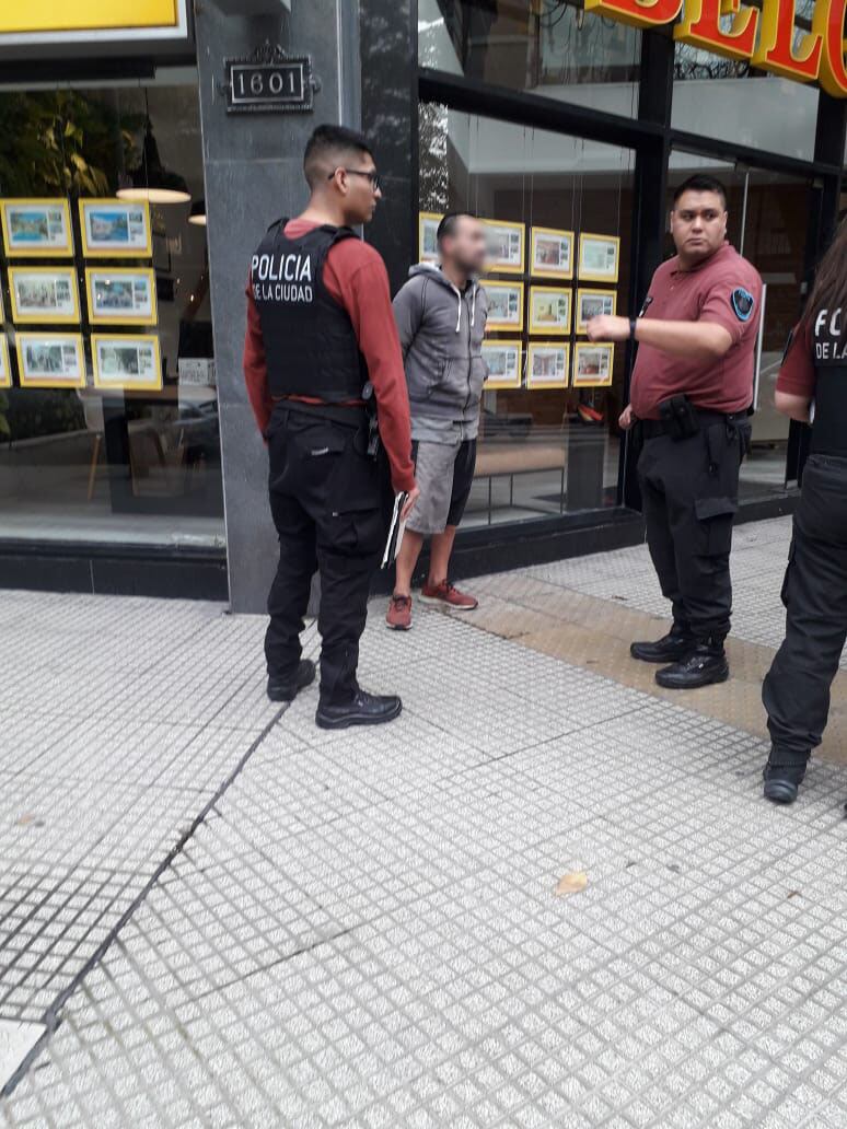 El operativo policial resultó exitoso en barrio porteño de Palermo, ya que pudieron llevar al hombre al Borda