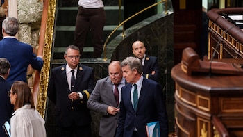 Feijóo y Vaquero (PNV) exigen a Sánchez que se implique para resolver la huelga de médicos que agrava la lista de espera