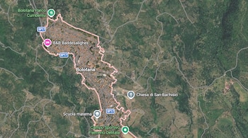 Vista satelital del territorio de Bolotana con puntos de interés, la carretera SP17 y un recorrido delimitado en rojo