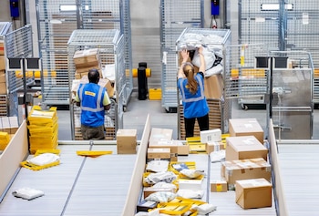 La baja bancarización, la logística,