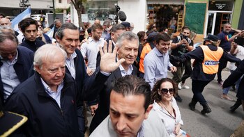 Mauricio Macri en Dolores, acompañado