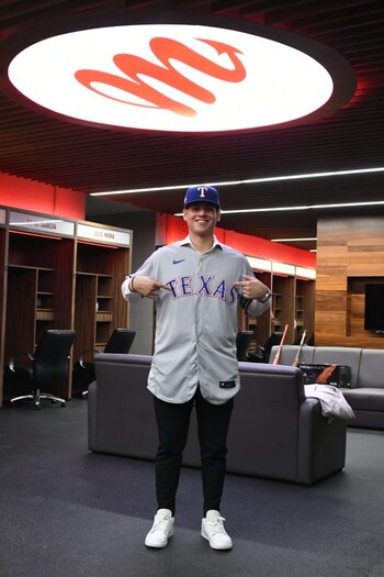 El infielder mexicano llegará a