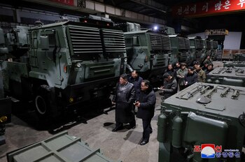 Kim Jong-un visita una fábrica