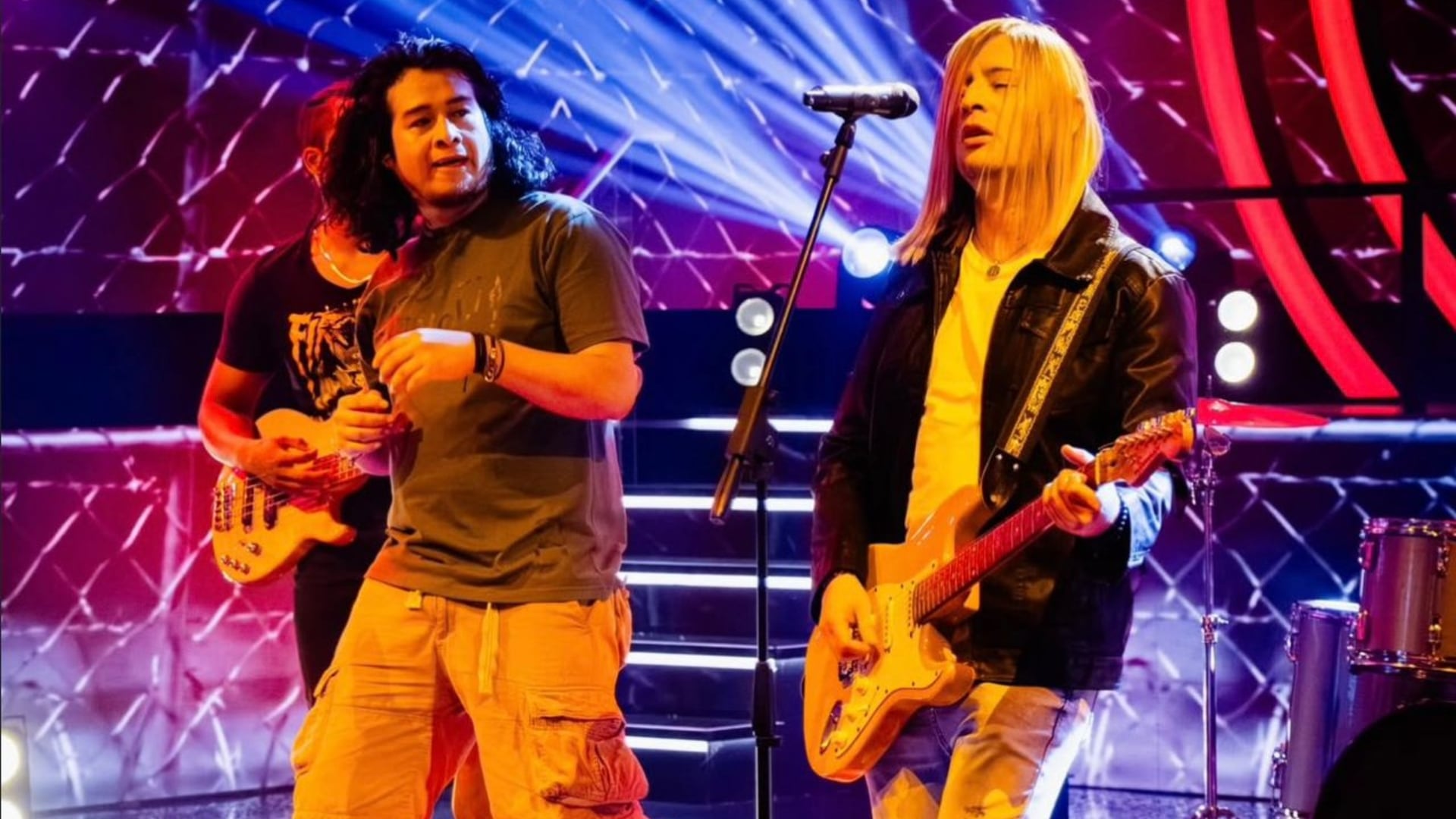 Ramiro Saavedra reapareció como Kurt Cobain y sumó su voz al homenaje a Pearl Jam. Yo Soy/ Latina