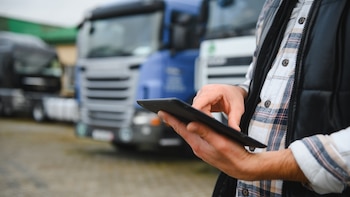 Homologan nuevas escalas salariales para trabajadores del transporte de cargas y logística