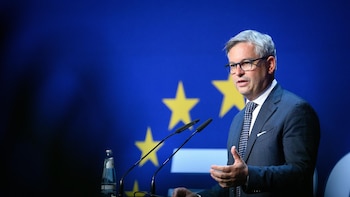 Bruselas urge a la Eurocámara a desbloquear la directiva contra el tráfico de migrantes tras la crisis de Ceuta