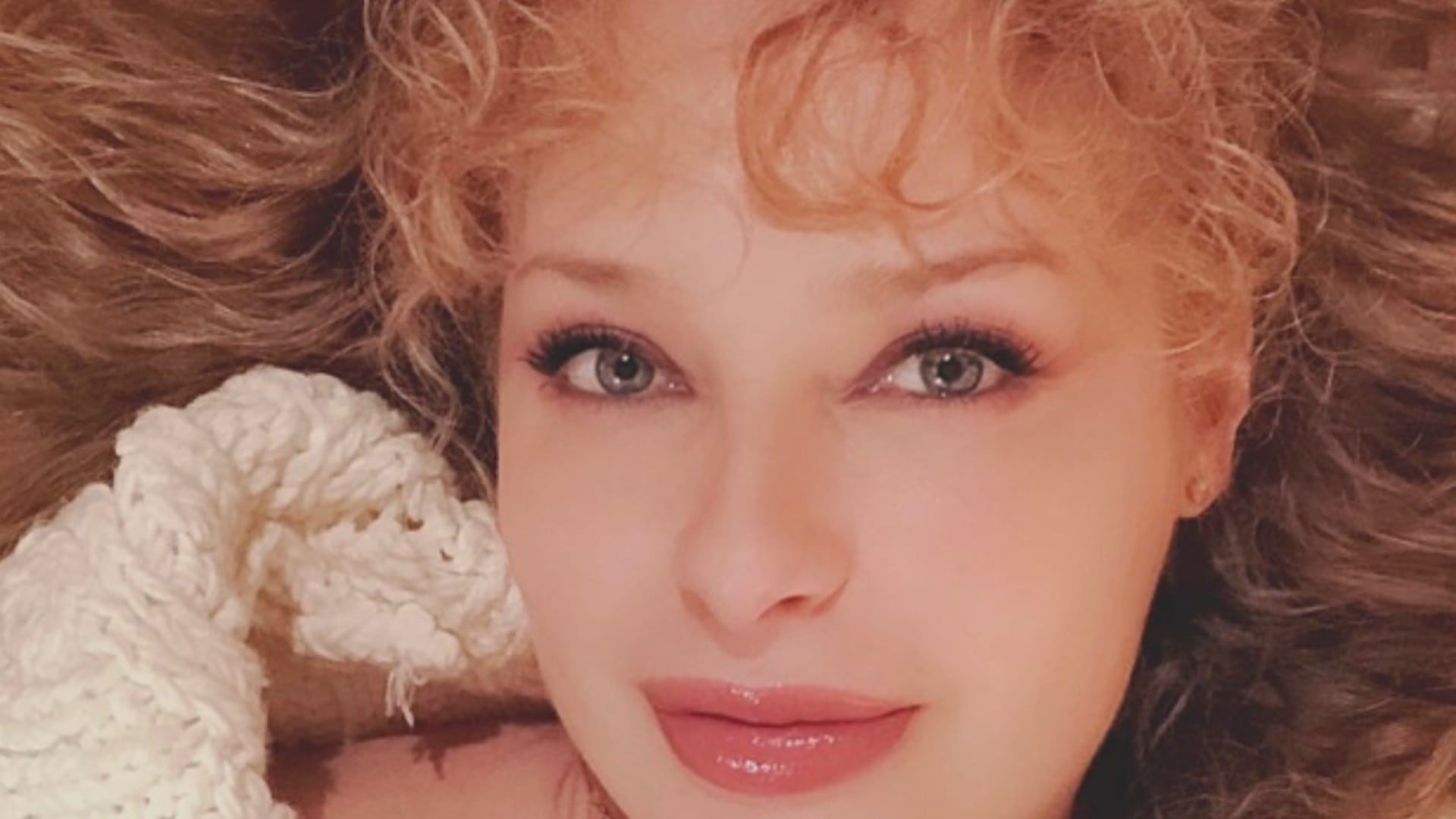 Joana Benedek reaparece con mensaje navideño tras años de retiro