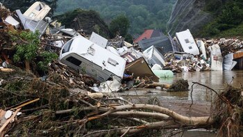 Al menos 1.075 personas murieron