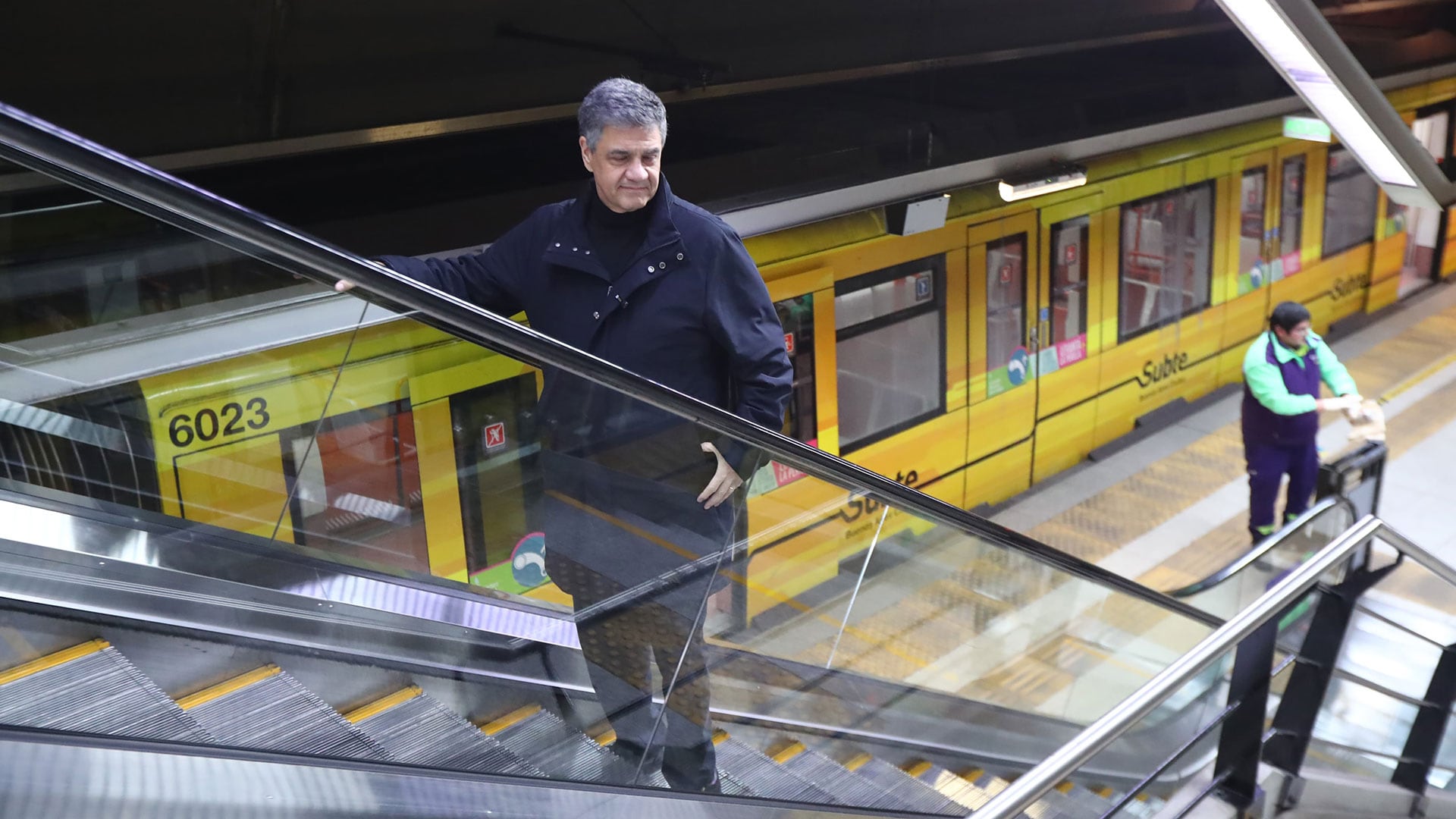 Jorge Macri recorre una estación de subtes (foto de archivo)