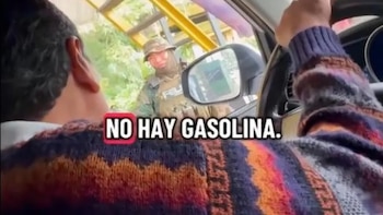 Evo Morales desafía la orden de captura: se muestra paseando en su bastión y saludando a policías