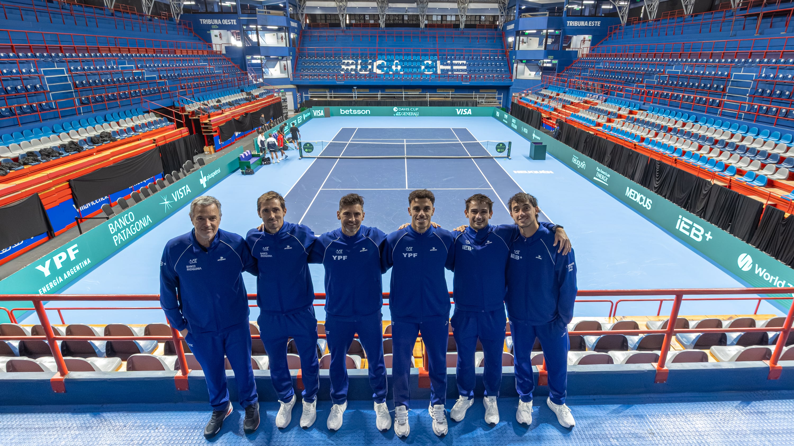 El conjunto argentino de Copa Davis en el Estadio Ruca Che de Neuquén (Crédito: Prensa AAT)