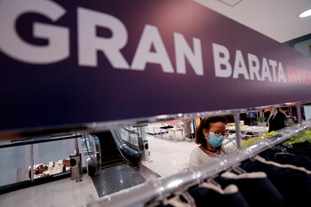 Ciudad de México reabre centros comerciales pese a la presión hospitalaria