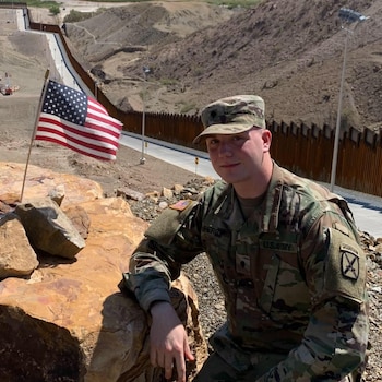 Ethan Perry, padre de la