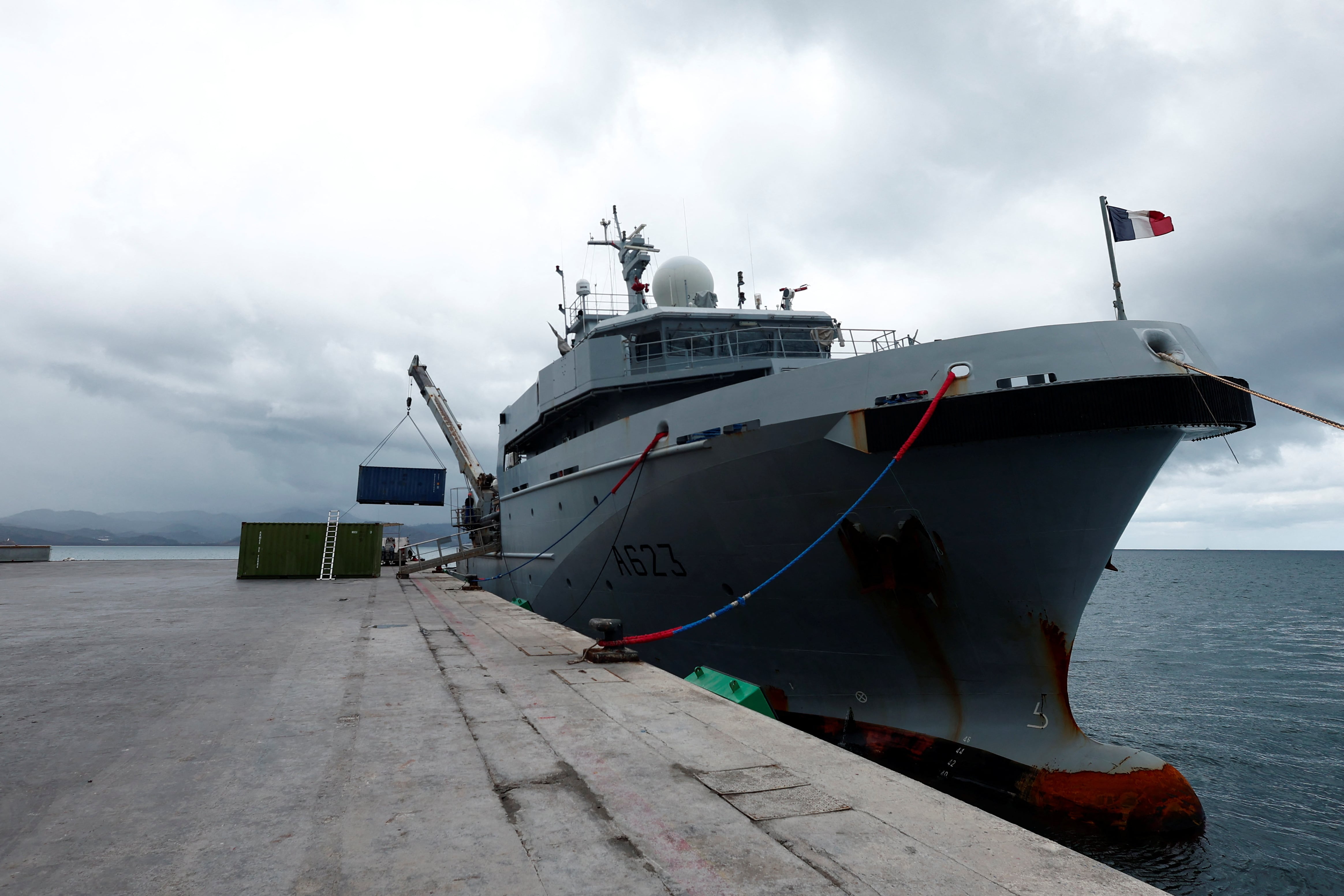 Francia endurece su frontera en Mayotte y condiciona ayuda al control migratorio