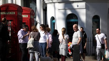 Reino Unido ensayará el uso de “pasaportes COVID” en cines y partidos de fútbol