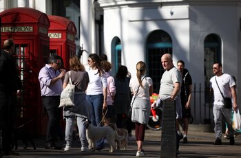 Mayor circulación en las calles de Londres tras la relajación de los controles (Reuters)