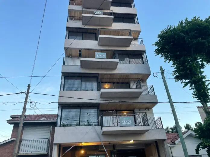 La obra permaneció paralizada mientras la Policía Científica realizaba peritajes y relevamientos en busca de detalles (Fotos: Ahora Mar del Plata)