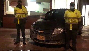Las autoridades detuvieron el vehículo