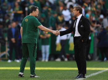 Scott Robertson junto al entrenador
