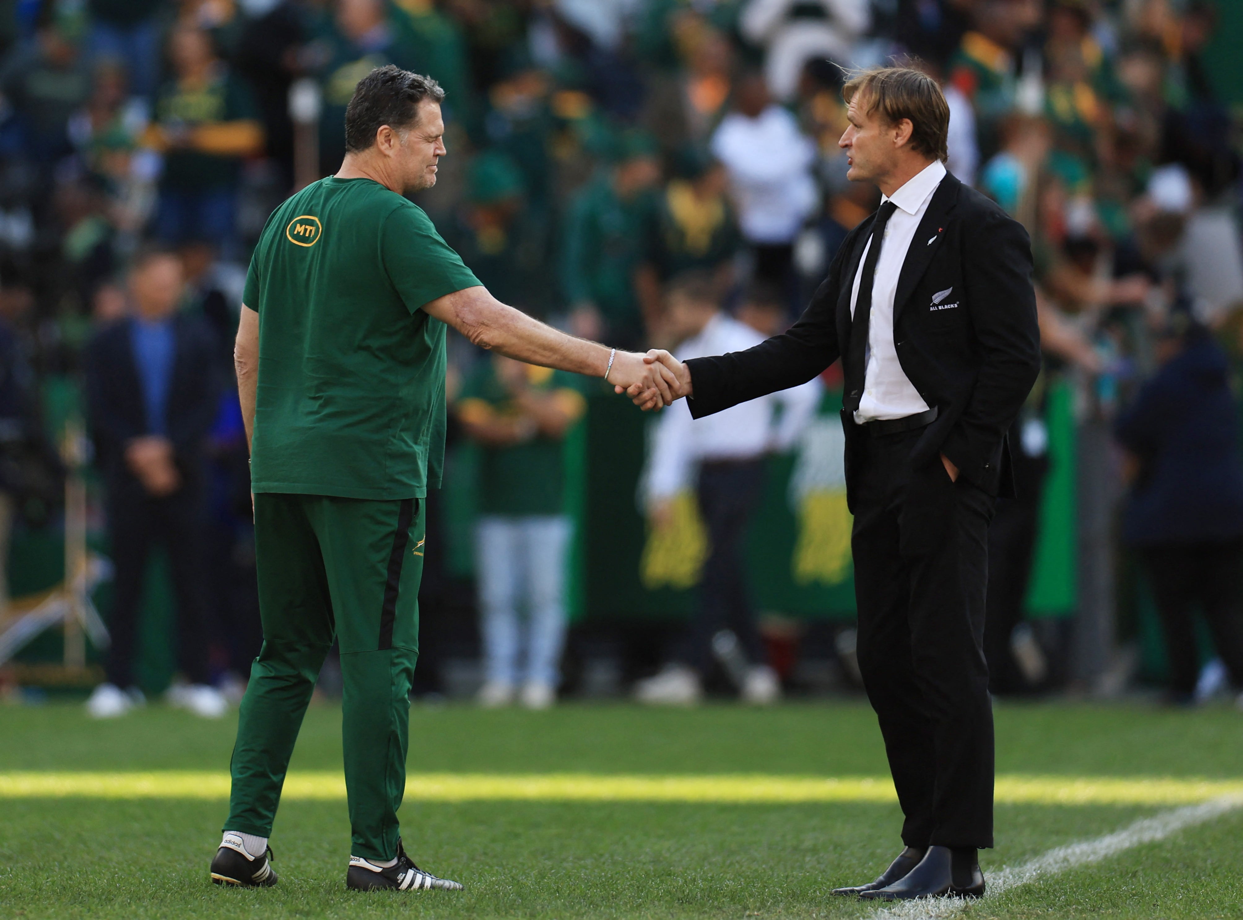 Scott Robertson junto al entrenador sudafricano, Rassie Erasmus (REUTERS/Esa Alexander)