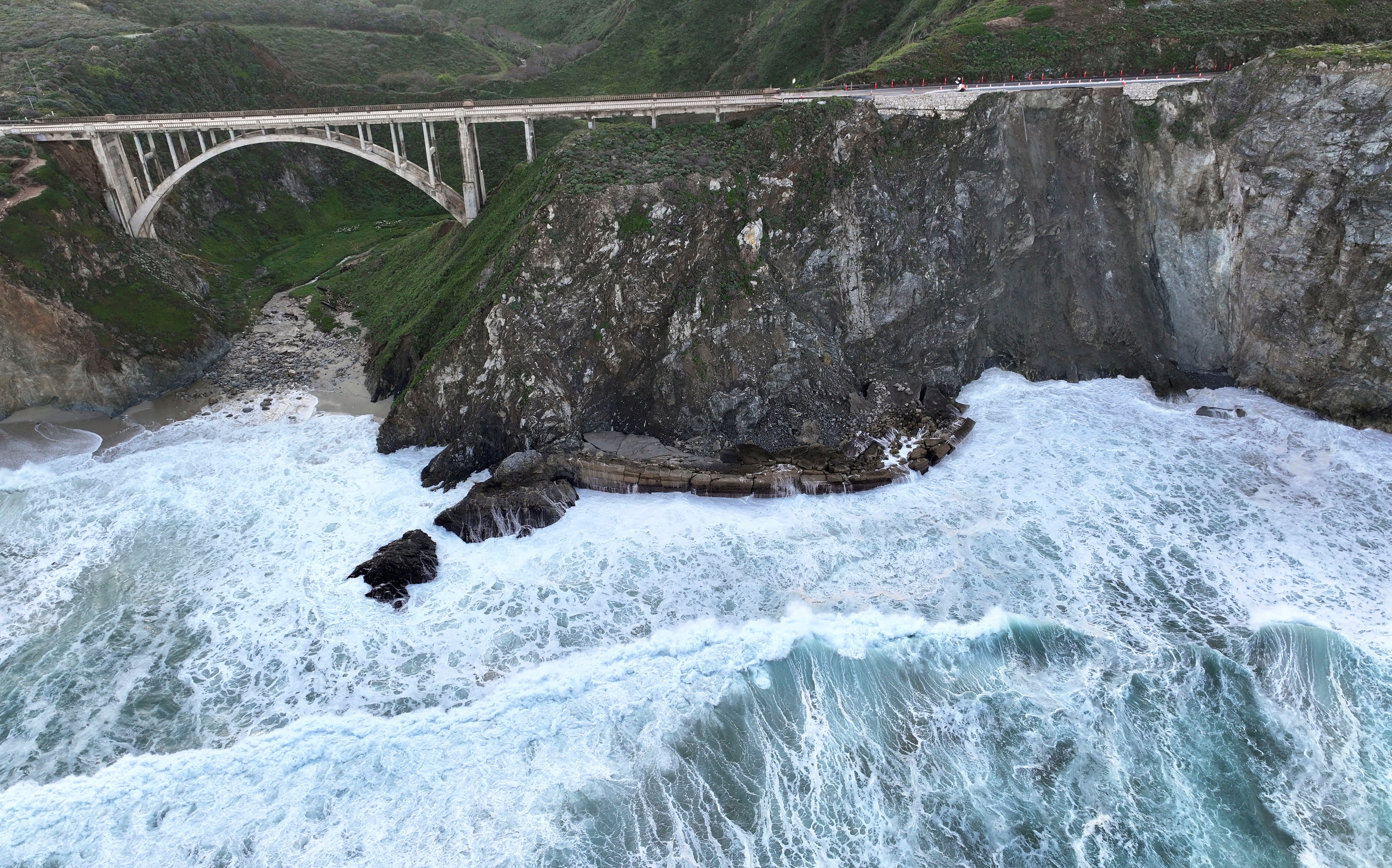 El Big Sur International Marathon 2027 ofrecerá un recorrido panorámico por los acantilados de la costa californiana (REUTERS/Fred Greaves)