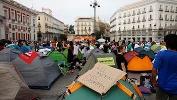 Última hora de la acampada en la Puerta del Sol y la protesta por la vivienda, en directo: “En este país gobiernan los buitres y este Gobierno progresista ya no tiene ningún sentido”
