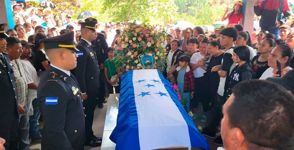 Las ceremonias fúnebres estuvieron marcadas por muestras de dolor, respeto y reconocimiento institucional. (Foto: Redes sociales)