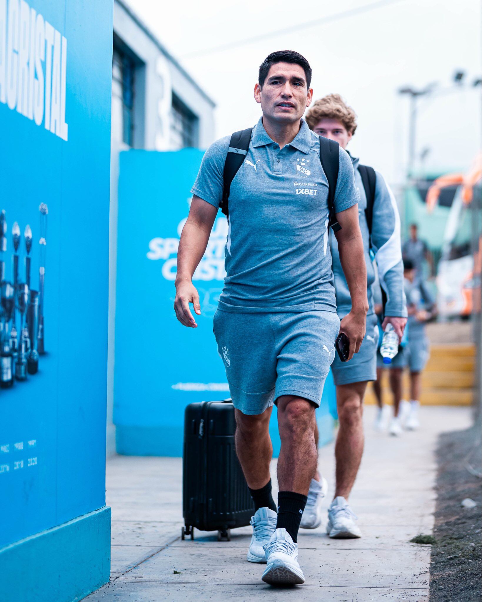 Los jugadores de Sporting Cristal en su ingreso al estadio Alberto Gallardo para el duelo con Juan Pablo II. - créditos: Sporting Cristal