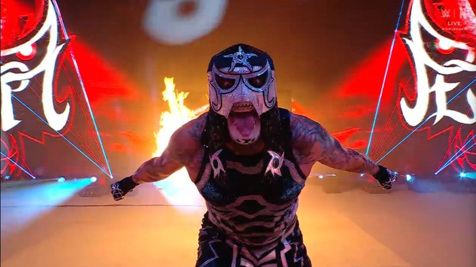 El luchador mexicano cosechó otra derrota que hizo que millones de fans explotarán de enojo contra los altos mandos de la WWE. (Captura de pantalla)