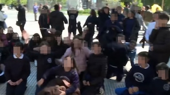 “Era su sueño”: el mal momento de un grupo de alumnos que viajó 250 kilómetros para conocer el subte y no pudo por el sorpresivo paro gremial