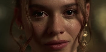 El elenco principal incluye actores reconocidos por sus papeles en streaming juvenil, con Aurora Perrineau, Abigail Cowen y Michael Bradway en roles clave