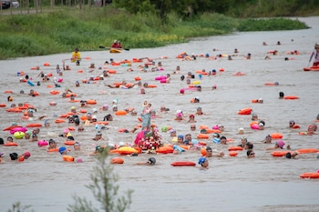 La procesión a nado se