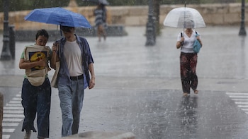 La lluvia y las olas pondrán en aviso a 5 CCAA del norte peninsular, con subida de máximas en sur peninsular