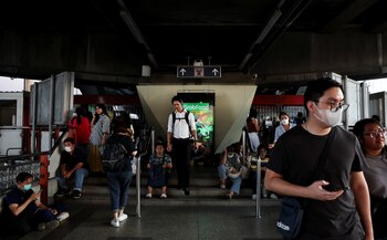 Personas en las calles tras