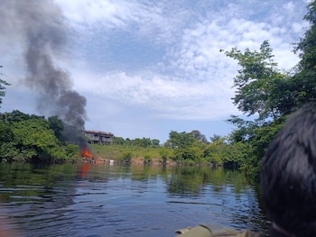 Tres presuntos miembros de Los Comandos de la Frontera cayeron a un río tras choque con fuerzas peruanas - crédito Ministerio del Defensa del Perú