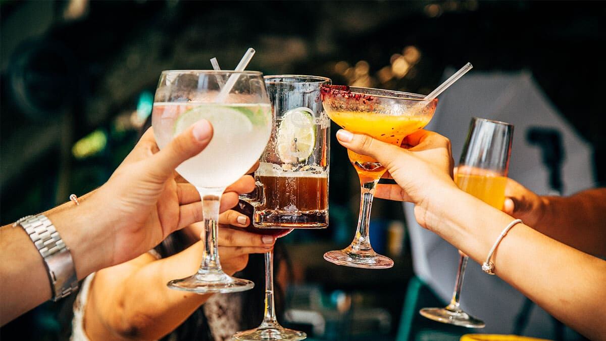 Puede sufrir daños graves por una dieta rica en grasas, azúcares y alcohol, factores directamente asociados con enfermedades como el hígado graso, la hepatitis y la cirrosis
