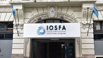 Crisis en IOSFA: el Gobierno dictó un nuevo DNU para seguir con el ajuste y evitar "un grave desequilibrio financiero"