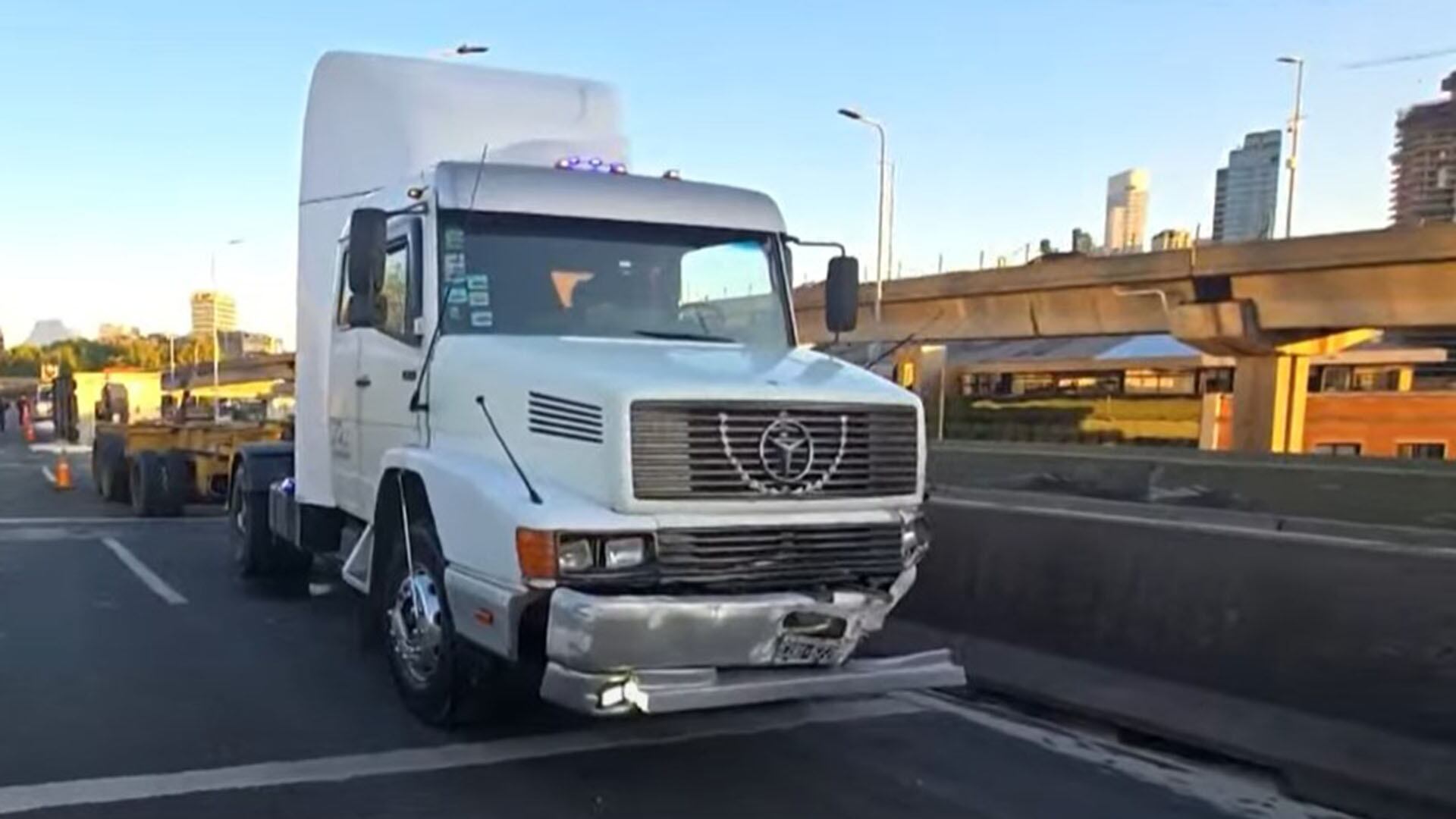 El camión implicado en el siniestro víal.