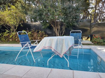 Mendoza sigue bajo alerta roja.