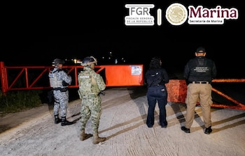 El cateo en un rancho de Champotón dejó seis personas detenidas y el aseguramiento de hidrocarburo, armas, vehículos y dinero en efectivo. (Cortesía)