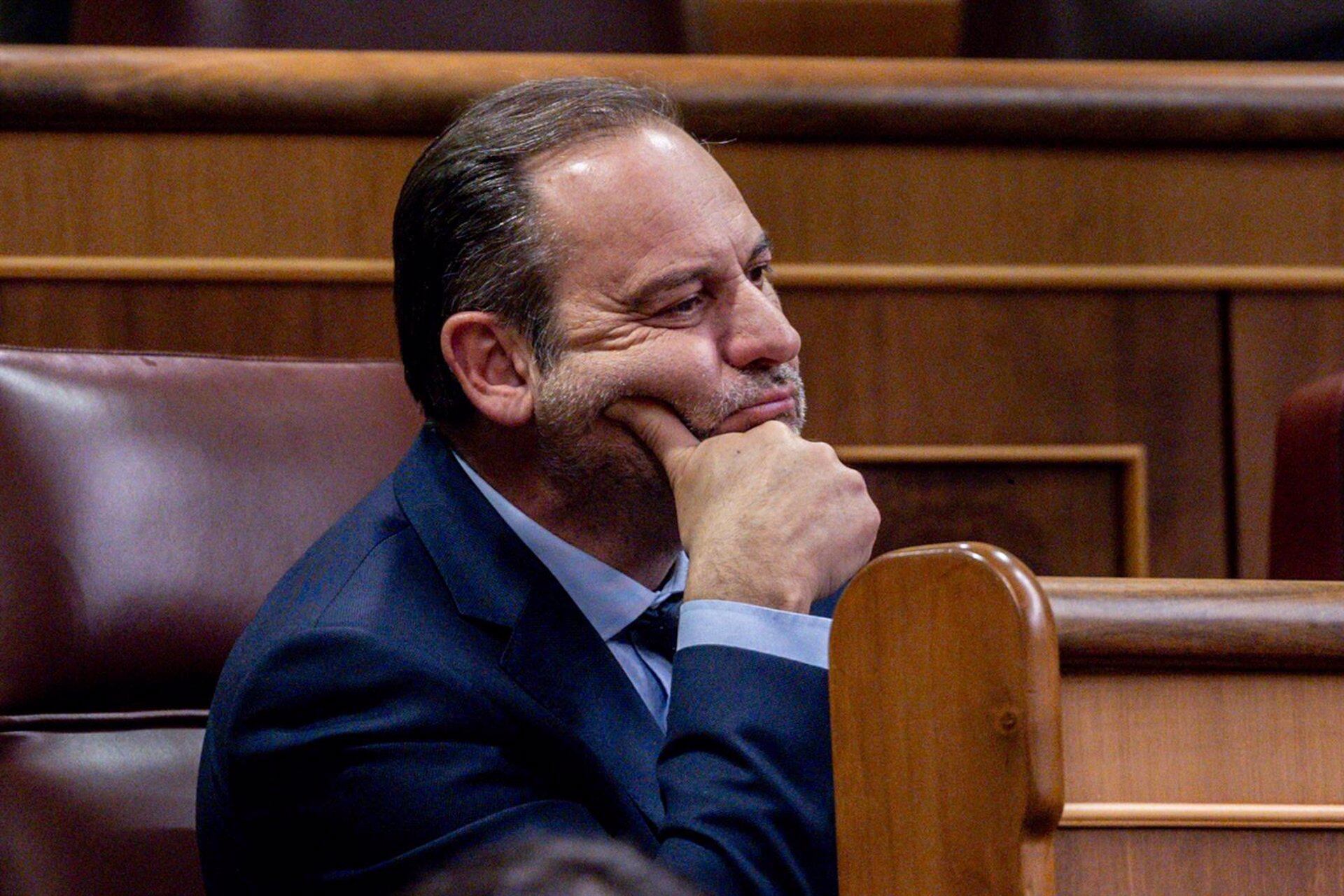 Sánchez ya impulsó una comisión de investigación tras el estallido del 'caso  Koldo': duró seis meses, acabó sin conclusiones y sin citar a Ábalos -  Infobae