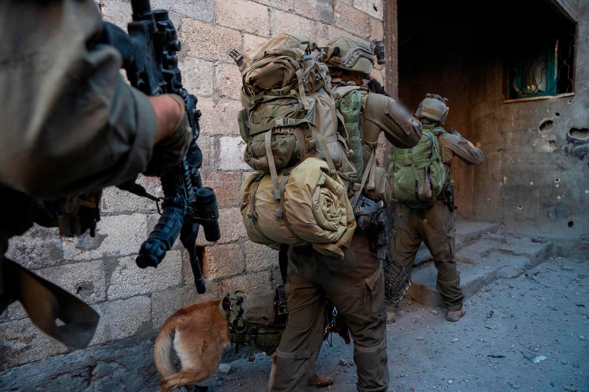 Fuerzas israelíes destruyen objetivos clave en el norte y sur de Gaza