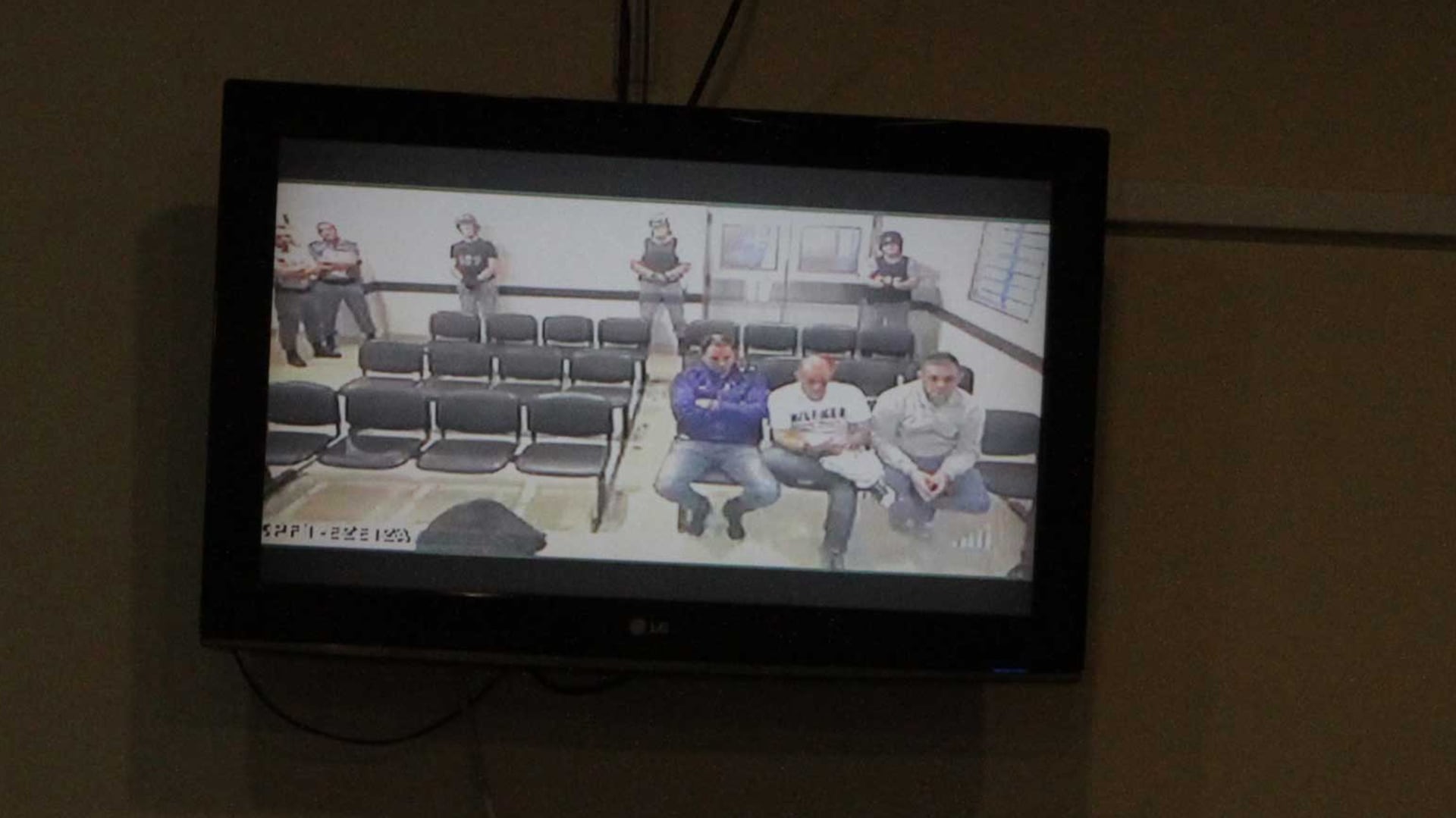 Cristian y Martín Lanatta y Victor Schillaci participan de uno de los juicios en su contra desde el Complejo Penitenciario de Ezeiza en 2018 (Gentileza El Litoral)