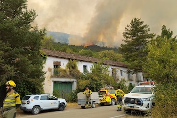 El flanco derecho del incendio de Las Peñas de Riglos (Huesca), A 16 de agosto de 2026. (Infoar)