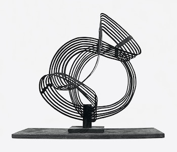 "12 círculos concéntricos, 1957". Aluminio