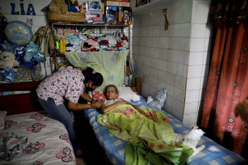 El último informe oficial de la dictadura, recoge la muerte de 4.483 personas en Venezuela desde el inicio de la pandemia (FOTO: REUTERS)