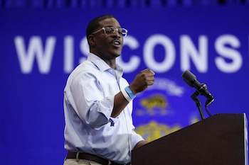 David Crowley ganó la nominación demócrata para gobernador de Wisconsin en una primaria ajustada frente a Francesca Hong (REUTERS/Daniel Steinle)