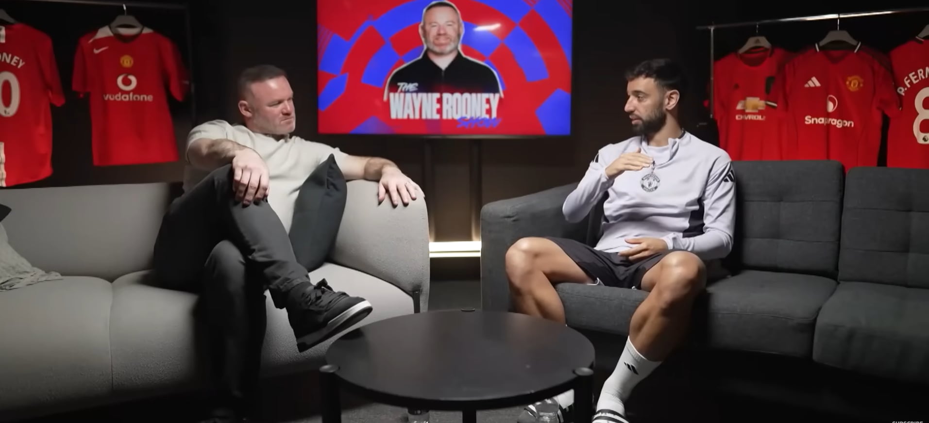 El futbolista portugués detalló cómo las exigencias físicas y la convivencia con lesiones forman parte del día a día en el fútbol de élite (Captura de video: YouTube)