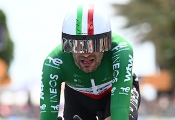 El italiano Ganna supera en casi dos minutos a Arensman y Cavagna, asegurando su octava victoria de etapa en el Giro de Italia-crédito Luca Zennaro/ EFE/EPA